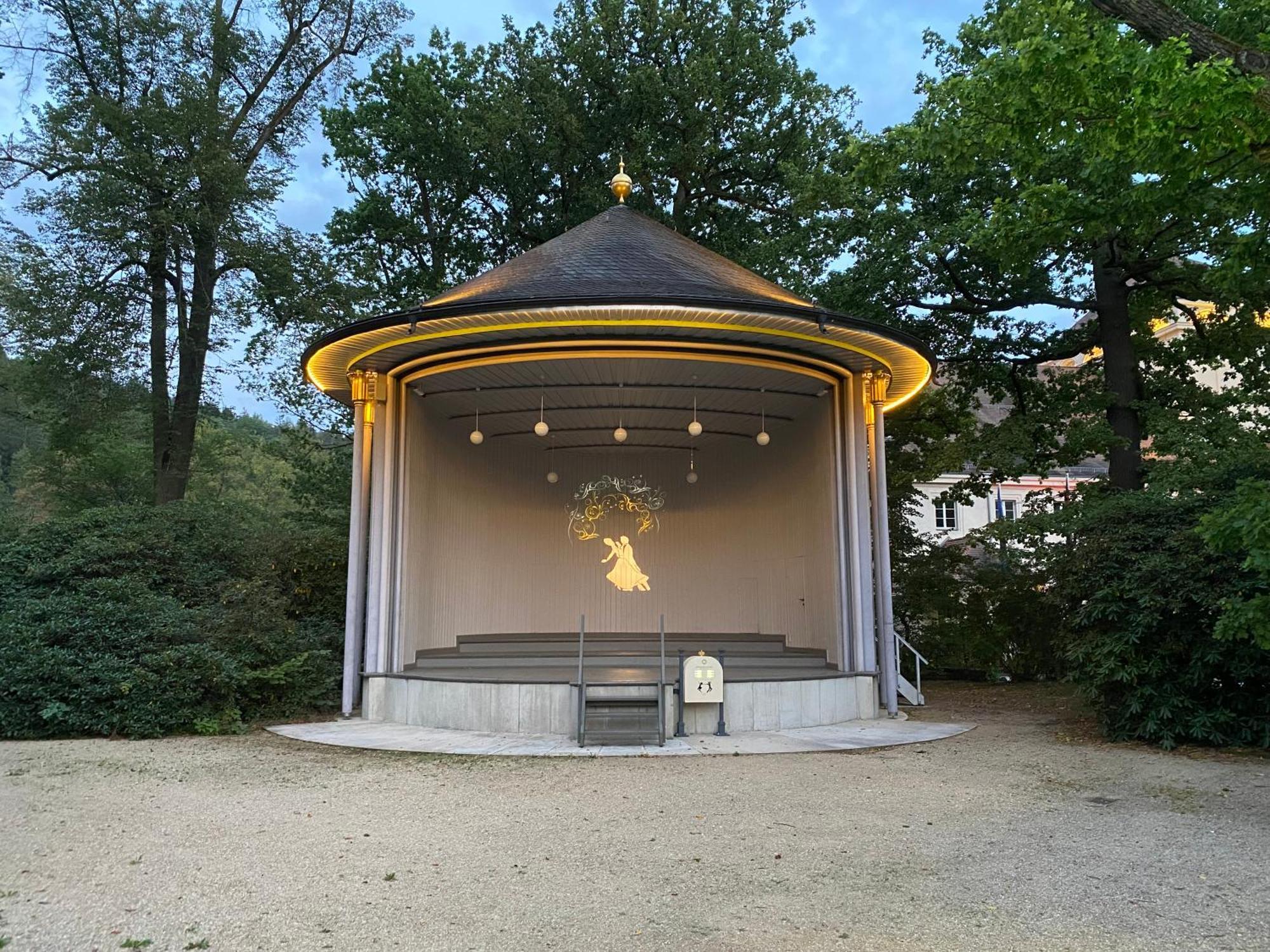 Fewo Roland Ranft Direkt Am Kurpark Barrierearm 60Qm Bad Elster Exteriör bild